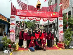 Jelang HUT RI Ke-80, Warga RT 03/08 Rawa Kalong Bangun Gapura IKN